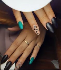 Nail Art Inspiration Black And Green Snake Nails, Snake Nails Designs, Stunning Nails, Art Magic, High Maintenance, Black Snake