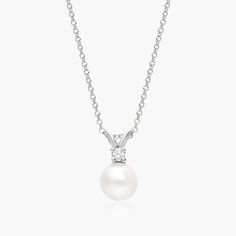 A true treasure, this necklace combines the smoothness of a pearl with the dazzle of a diamond. Add this piece to your collection and add elegance to any outfit. Classic Akoya Pearl Diamond Necklace For Anniversary, Timeless Diamond Pearl Necklace, Elegant Diamond Necklace With Pearl Drop, Timeless Pearl Necklace With Diamond Accents For Anniversary, Classic Pearl Necklace With Diamond And Pearl Charm, Classic White Diamond Necklace With Pearl Chain, Classic Pearl Necklace With Diamond Accents, Classic Diamond Pearl Necklace With Pearl Charm, Timeless White Gold Pearl Necklace With Charm