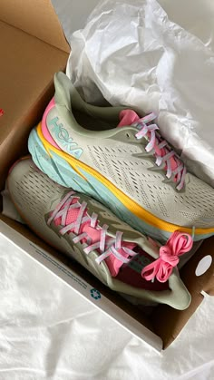 Cute Running Outfit, Cute Running Shoes, Theme Park Outfits, Stunning Shoes, Sport Shoes Women, Shoe Inspo, Aesthetic Shoes, Swag Shoes, Running Clothes