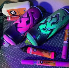 the contents of a pair of sneakers are on a table with markers, pens and crayons