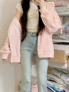 xiaohongshu brandy melville zip up hoodie fashion outfit inspo idea cute simple chinese fashion cfashion Hoodie Fashion Outfit, Brandy Melville Zip Up Hoodie, Zip Hoodie Outfit, Brandy Melville Zip Up, Chinese Fashion, Fashion Top Outfits, Coquette Pink, Korean Fashion Dress, Fashionista Clothes