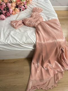 Détails de l'article :

 Numéro de produit : C2053

 Tissu : Satin de soie

 Silhouette : Une ligne

 Manches : Manches courtes

 Style de dos : fermeture éclair Hot Prom Dress, Party Dress Wedding, Long Party Dress, Prom Dresses Long Pink, Pink Prom Dress, Dress Wedding Guest, Pink Prom, Black Prom, Black Prom Dresses