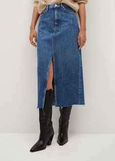 Outfit Nero, Midi Denim Skirt, Moda Denim, Denim Skirt Outfits, Long Denim Skirt, Midi Denim, Rock Outfit, Skirts With Boots, Denim Skirt Women