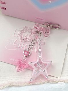 Soft Aesthetic Fashion, Keychain Coquette, Aesthetic Keychain, Keychain Aesthetic, Keychain Pink, Pink Keychain, Bead Charms Diy, Soft Aesthetic