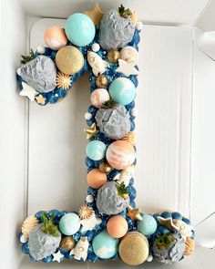 the letter f is made up of seashells and other sea creatures, including starfish