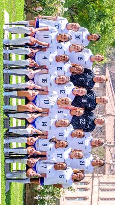 the men's tennis team is posing for a photo