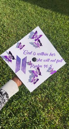 Albanian Graduation Cap, Creative Graduation Cap Designs, Customized Caps Graduation, Customized Graduation Caps, Purple Graduation Cap Ideas, Cap For Graduation Ideas, Disney Graduation Cap Designs, Christian Graduation Cap Ideas, Decorated Caps For Graduation