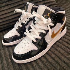 Never Worn. New Condition. No Box But Completely New. Size 6.5 In Boys, 8 In Women’s Jordans Air Force 1, Nike And Jordan Shoes, Nike Women’s Shoes, Popular Shoes 2024, Tenis Jordan 1, Cool Shoes For Boys, Jordan Shoes For Girls, Jordans For Women, Jordan 1s Black