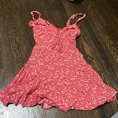 Cute Fun Spring/Summer Dress Never Worn! Red Mini Sundress For Beach, Red Summer Sundress, Red Floral Sundress For Summer, Casual Red Floral Dress For Day Out, Cute V-neck Sundress For The Beach, Cute V-neck Sundress For Beach, Red Floral Sundress For Spring, Cute V-neck Beach Sundress, Red Casual Floral Summer Dress