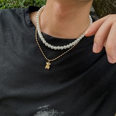 Mixing up to one or two metal chains in gradual lengths with one pearl necklace is a unique statement nowadays! Our Double Layered Pearl Necklace is a perfect example that will give you a minimal with an elegant touch. #hiphopjewelry #menshiphopjewelry #jewelry #handmadejewelry #cubanjewelry #pearljewelry Boys Pearl Necklaces, Pearl Necklace Men Asian, Masculine Jewelry Pearl, Pearl Necklace Men, Hip Hop Mode, Fake Pearl Necklace, Simple Choker, Layered Pearl Necklace, Bear Necklace