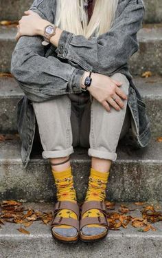 52 ideas how to wear birkenstock clogs shirts #howtowear Socks And Sandals Outfit, Fall Birkenstock Outfits, Cute Outfits With Birkenstocks, Birkenstocks Outfits, Sandals Socks