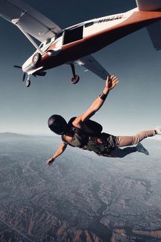 STEP OUTSIDE OF YOUR COMFORT ZONE AND EXPERIENCE WHAT IT FEELS LIKE TO SOAR THROUGH THE SKY Extreme Adventure, Dream Vision Board, Captain Morgan, Sports Aesthetic, Adventure Sports