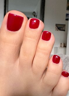 Red pedicure, classy nails Pedicure Classy, Cherry Pedicure, Red Pedicure Ideas, Winter Pedicure, Glitter Pedicure, Cherry Red Nails, Red Pedicure, Pretty Pedicures, Red Toenails