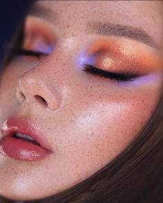 Spring 2024 Makeup Trends, Colorful Makeup Brown Eyes, 2024 Eyeshadow Looks, Colorful Under Eye Makeup, Makeup Look Ideas Creative, Fade Into Hue Palette, Fade Into Hue, 2024 Makeup