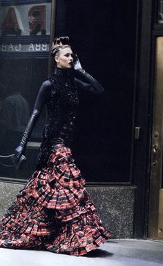 Tartan skirt by Caroline Herrara Tartan Fashion, Tartan Skirt, Vogue Us, Carolina Herrera, Tartan Plaid, Style Outfits, Beautiful Gowns, Fashion Photo, Passion For Fashion