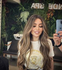 Blonde Brown Hair Color, Black Hair Balayage, Brown Hair Looks, Brunette Hair With Highlights, Gorgeous Hair Color, Brunette Balayage Hair, Honey Blonde Hair, Hair With Highlights