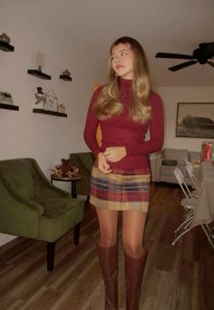 Thanksgiving Outfit Burgundy, Christmas Outfit Brown Boots, Thanksgiving Outfit Brown Boots, Thanksgiving Outfits Skirt, Sweater Outfits With Boots, Vintage Knee High Boots Outfit, Christmas Outfit Uggs, Fall Skirt Aesthetic, Knee High Boots Brown Outfit