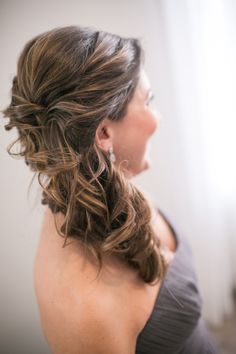 Sideswept Wedding Hair, Side Swept Hair, Groom Hair Styles, Bride Hair Down, Bridesmaid Hair Side, Mother Of The Groom Hairstyles, Summer Wedding Hairstyles, Bridesmaid Updo, Island Photography