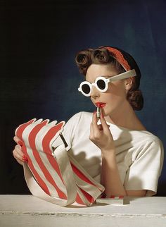 Fashion 60s, Vogue Vintage, Vintage Fashion Photography, 1930s Fashion, Wearing Glasses, Victoria Secrets