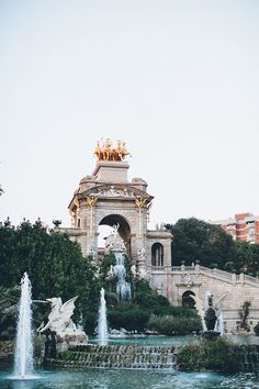 the fountain is surrounded by statues and fountains