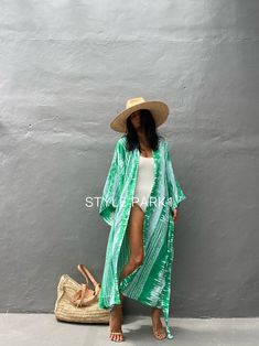 Summer Silk Kimono Flowy Fit, Summer Silk Wrap Kimono, Flowy Silk Kimono For Summer, Flowy Silk Summer Kimono, Summer Silk Wrap Kaftan, Casual Silk Kimono For Summer, Silk Wrap Kaftan For The Beach, Green Wrap Kaftan For The Beach, Green Wrap Kaftan For Beach