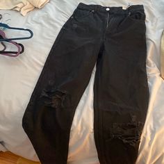 Zara High Rise Black Pants, Zara Black Mid-rise Pants, Black Zara Jeans For Spring, Zara Black Jeans For Spring, Zara Black Straight Leg Bottoms, Black Zara Jeans With Pockets, Zara Black Jeans With Pockets, Zara Black Mid-rise Jeans, Zara Black Straight Leg Jeans