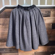 Beautiful V&R Skirt. Size 40. 70%Virgin Wool. Used Maybe Once. Gray Full Skirt For Workwear, Gray Full Skirt For Work, Gray Relaxed Flared Pleated Skirt, Relaxed Gray Flared Pleated Skirt, Gray Lined Midi Skirt, Lined Gray Skirt For Fall, Gray Lined Skirt For Fall, Chic Gray Lined Pleated Skirt, Gray Lined Pleated Skirt For Work