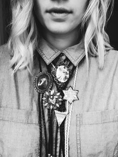 Women In Bolo Ties, Women Bolo Tie, Bolo Ties Women, Bolo Tie Aesthetic, Bolo Tie Women Outfit, Tie Women Outfit, Bolo Tie Women, Western Gothic, Western Bolo Tie