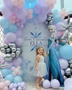 Every year Ella’s mum reaches out to purchase a new sign for her kids birthdays. Last year for her 2nd birthday Ella wanted a princess… | Instagram Birthday 3 Year Theme, Birthday Theme Ideas For Kids, Birthday Theme Princess, 5 Year Birthday Party Ideas, Frozen Party Decor, 2nd Birthday Party Decorations