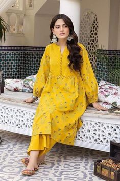 Kameez Designs, Stitching Ideas, Pakistani Dresses Casual, Casual Wear Dress, Simple Pakistani Dresses, Sleeves Designs For Dresses, Yellow Colour