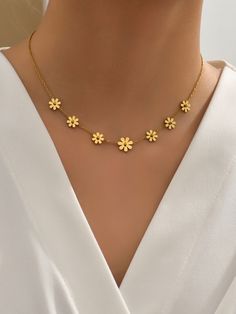 Womens Chain Necklace Gold, Gold Necklace Aesthetic Simple, Casual Jewelry Ideas, Gold Nackless Design Latest Antique, Fancy Chains Gold, Simple Gold Necklace Designs Latest, Chain Designs Gold Women, Gold Chain Designs For Women, Latest Necklace Design