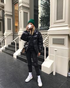 Fashion fades but coffee lasts forever. Nyc Winter Outfits, Winter Mode Outfits, New York Outfits, Winter Outfits Cold, Winter Jeans, Cold Weather Outfits, Winter Trends, Olivia Palermo, Casual Winter Outfits