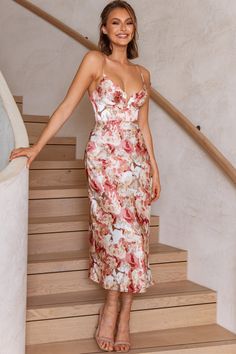 Birthday Soiree, Hot Party Dresses, Selfie Leslie, Bodice Dress, Fabulous Dresses, Lake Como, Guest Outfit, Printed Midi Dress, Floral Midi Dress