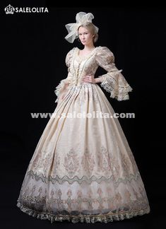 Gaun Abad Pertengahan, Antoinette Dress, Century Dress, Bustle Dress, Court Dresses, Fantasy Gowns, Medieval Dress, Ball Gowns Prom, Gowns With Sleeves