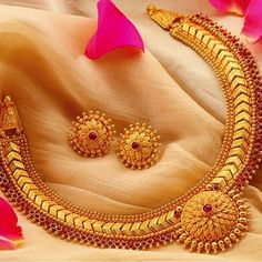 Antique Necklace Gold, Marriage Jewellery, Rajasthani Bride, Easy Landscape, Gold Jhumka, Gold Pendent, Gold Jhumka Earrings, Gold Earrings Models, Choker Designs