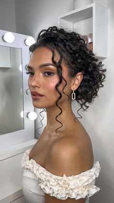 Olivia Calabio Scanu 🧡 on Instagram: "Recreating this messy low bun I found on Pinterest ✨Thoughts?  . #curlyhair #curlygirl #curls #hairstyle #tutorial #bridal" Curly Low Bun Bridal Hair, Wedding Styles For Curly Hair, Right Curls Hairstyles, Curly Wedding Updo With Veil, Elegant Low Bun Curly Hair, Curly Updos For Wedding, Curly Ponytail Wedding Hair, Updo Curly Hair Wedding, Sleek Curly Updo