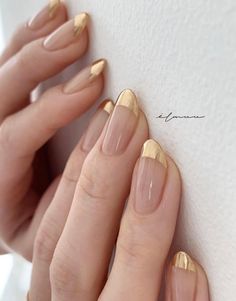 25 Gold Nails That Add Elegance To Your Look Smink Inspiration, Elegant Nails, Manicure Y Pedicure, Chic Nails, Lucky Girl, Gold Nails, Wedding Nails, Potpourri, Trendy Nails