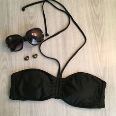 Never Worn - Old Navy Bandeau Bikini Top Size M. Light Padding, Optional Tie At Neck, Hook Back Closure, 80% Nylon, 20% Spandex Stretch Tube Top With Built-in Bra For Vacation, Stretch Strapless Tankini For Sunbathing, Black Strapless Tankini For Pool, Seamless Triangle Top Tube Top For Beach, Strapless Black Tankini For Pool, Beach Seamless Triangle Tube Top, Seamless Triangle Tube Top For Beach, Chic Bandeau Stretch Swimwear, Chic Stretch Bandeau Swimwear