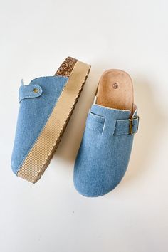 denim platform clogs Platform Clogs, Shoe Fits, Pinterest Closet, Shoe Closet, Slides Shoes, Mom Style, Fitness Inspo, Aesthetic Girl, Cute Shoes