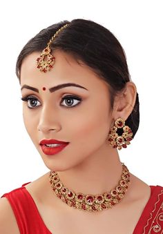 Indian Bridal Traditional Designer Antique Gold plated Studded Diamond & kundan Necklace Earrings Tika Jewellery Set SHIPPING l be dispatched within 1-3 business day after the payment is clear. Items will arrive in 18-20 business days. The arrival time depends on some factors and different areas: We only ship to the confirmed address provided by PayPal. Before you pay, please make sure your address in PayPal matches the address you would like us to ship to. If not, please let us know before we s Jeweled Bridal Necklace For Celebration, Kundan Bridal Necklace With Matching Earrings, Kundan Necklace For Marriage, Luxury Jeweled Bridal Necklace In Temple Jewelry Style, Festive Bridal Necklace With Matching Earrings, Festive Bridal Sets For Parties, Bohemian Jewelry Sets With Matching Earrings For Wedding, Bohemian Tikka As Gift, Diwali Tikka With Matching Earrings