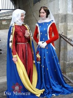 galerie_fullsize.php (450×600) Surcoat Women, Sideless Surcoat, Medieval Costumes, Medieval Woman, History Fashion, Fantasy Dresses