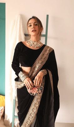 Saree With Lace Border, Velvet Blouse Design, Black Sari, Velvet Saree, Trendy Outfits Indian