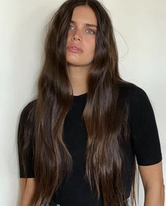 Sara Sampaio Hair, Hazelnut Hair, Dark Hair Light Eyes, Long Hair Inspo, Ciaran Hinds, Longer Hair Growth, Naturally Pretty, Growing Your Hair Out, Sara Sampaio