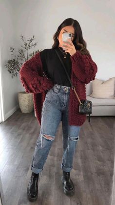 Casual Dinner Outfit Fall, Holiday Party Outfit Casual, Velour Outfits, Concert Outfit Winter, Dinner Outfit Fall, Christmas Outfit Casual, Casual Holiday Outfits, Dinner Date Outfits, Winter Date Night Outfits