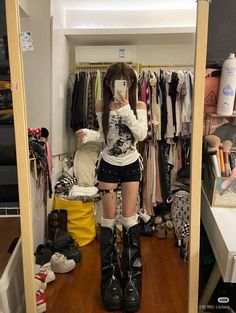 Casual Outfits Japanese, Y3k Outfits, Clothing Designs, Swaggy Outfits, 가을 패션, Really Cute Outfits, Edgy Outfits, Mode Vintage, Facebook Group