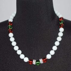 Holiday Beading, Retail Jewelry, Diy Fashion Accessories, Christmas Necklace, White Jade, Shell Necklace, Holiday Jewelry, Jade Stone, Princess Style