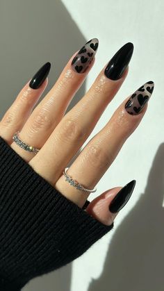 Show off a daring look with this bloody knife manicure! Perfect for Halloween 🖤🩸 #DaringNails #HalloweenStyle Almond Valentines Nails Black, Black Acrylic Nails Ideas Almond, Sedona Nails, Black Nail Ideas Almond, Black Almond Nail Ideas, French Manicure Long Nails, Black Almond Nails, App Filter, Classy Acrylic