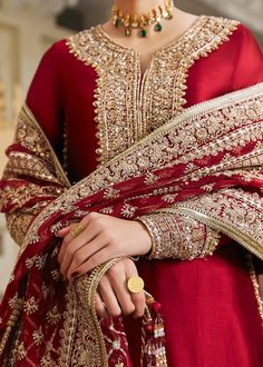 Pakistani Wedding Dress in Kameez Churidar Style is a stunning attire in Premium quality silk fabric adorned with Traditional embroideries. Fast shipping. Luxury Red Cambric Salwar Kameez, Kanwal Malik, Pakistani Clothes Online, Luxury Pret, Pakistani Wedding Dress, Pakistani Fancy Dresses, Beautiful Pakistani Dresses, Pakistani Bridal Dresses, Pakistani Bridal Wear