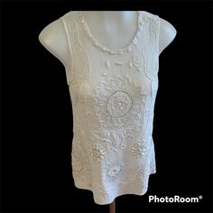 New With Tags Romeo & Juliet Couture Sz Xs Sleeveless Beaded Top Great With Casual & Dressy Outfits Rtl $118 Ms Glamorous Embellished Sleeveless Blouse, Glamorous Embellished Sleeveless Top, Embellished Sleeveless Top For Evening, Sleeveless Embellished Top For Evening, Elegant Sleeveless Blouse With Pearl Embroidery, Glamorous Embellished Fitted Tank Top, Elegant Sequined Tank Top, Elegant Sleeveless Blouse With Sequins, Sleeveless Party Blouse With Pearl Embroidery