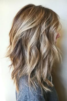 Beachy Waves | Short and stylish. Short hairstyles are so much more manageable than long ones, especially during the hot summer months. The good news is that short hair doesn’t have to age you, and with these short haircut ideas from 2017, you’ll have the most stylish haircut among your friends. Even if you’ve been rocking a bob for years, these hairstyle ideas will update your look for 2017. These are the best short looks trending on Pinterest right now. Trending Hair 2023 Women, Medium Long Length Haircut With Layers, Messy Curly Hair, Inverted Bob Hairstyles, Glam Slam, Lob Hairstyle, Mom Hairstyles, Hair Styles 2017, Long Bob Hairstyles